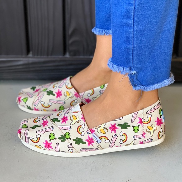 Toms Classic Rainbow Unicorns Slip On Loafers - Picture 3 of 8